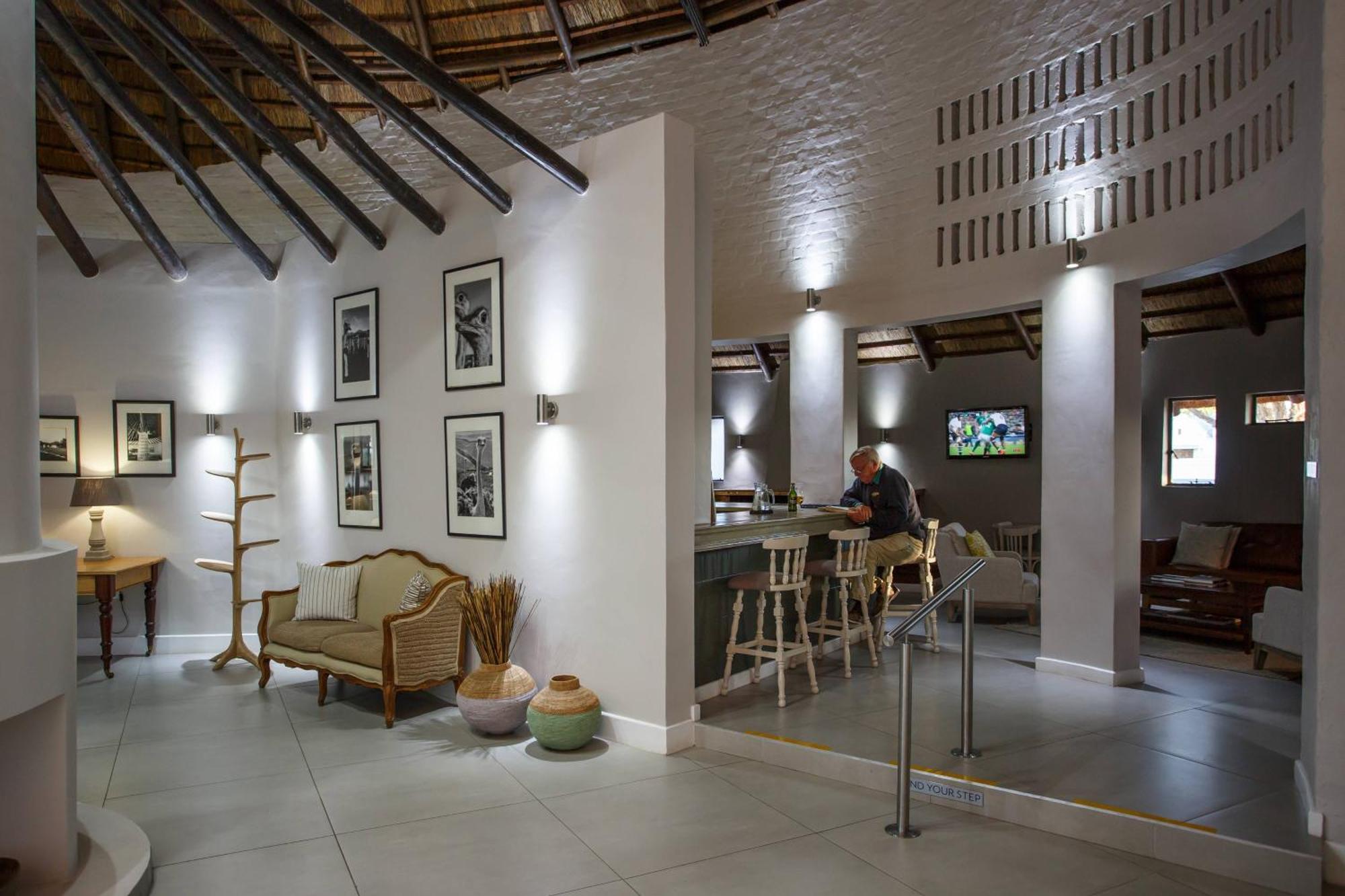 Protea Hotel By Marriott Oudtshoorn Riempie Estate Exterior photo